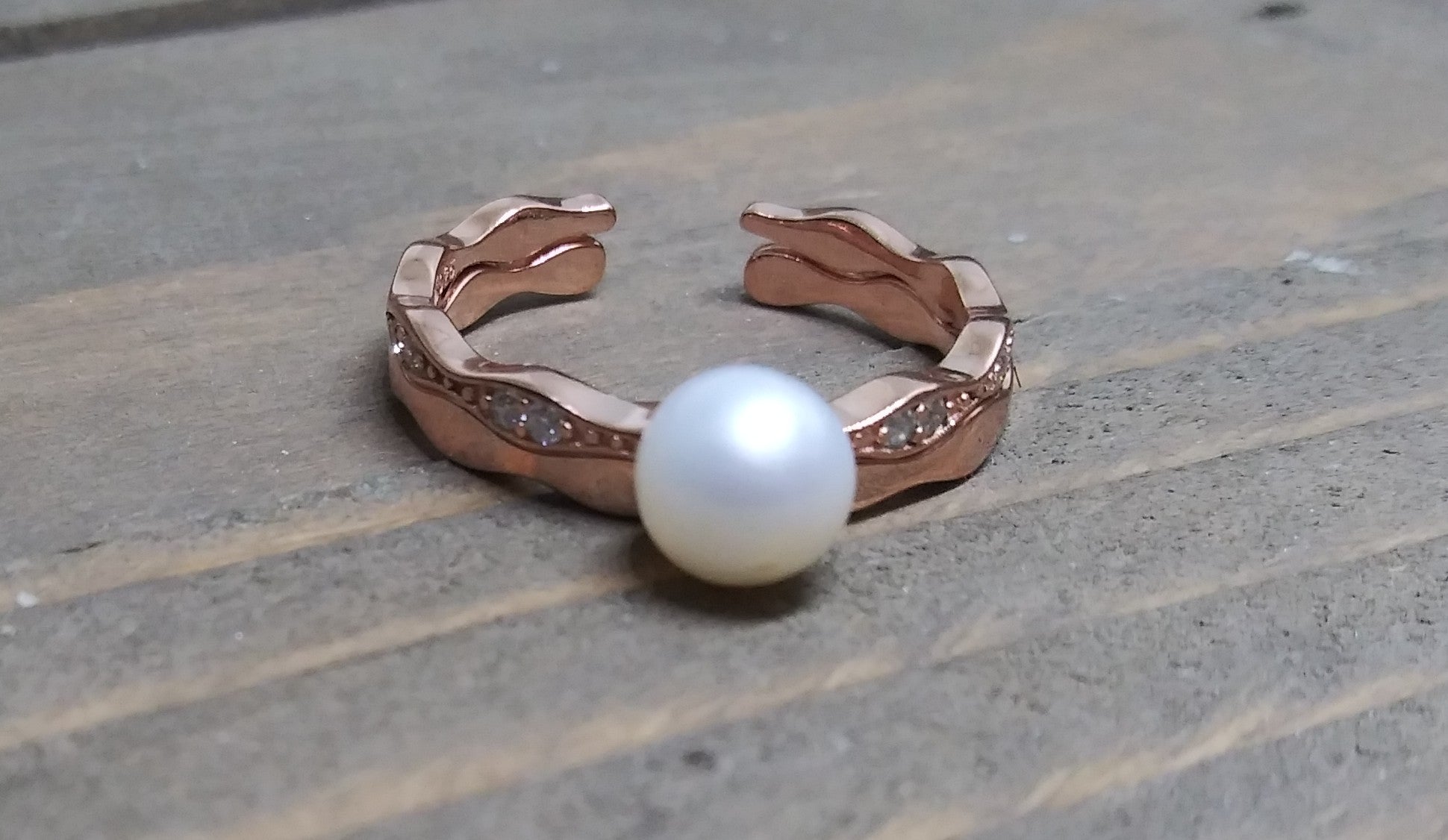 Rose gold wave ring