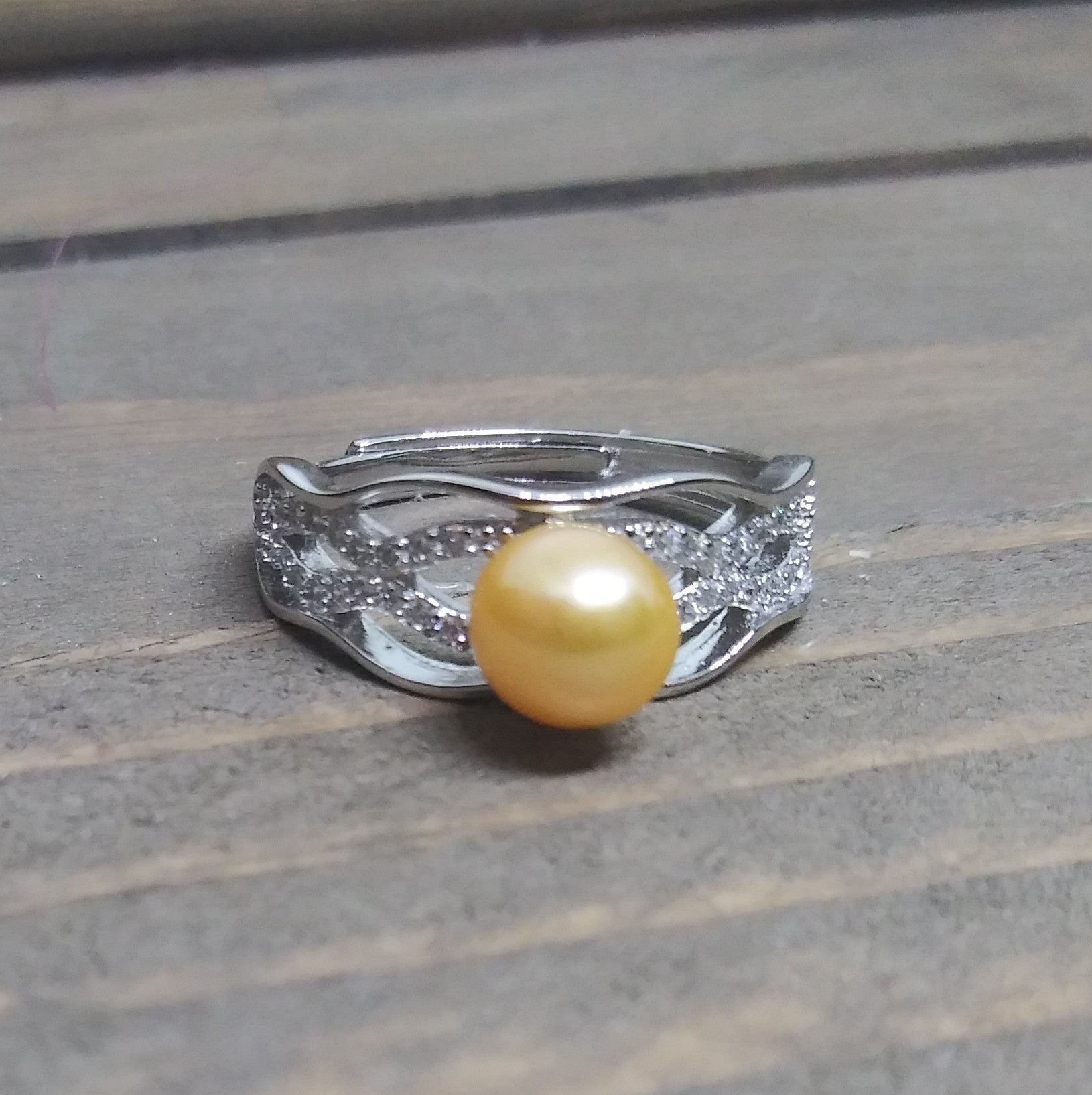 Gorgeous cut out ring