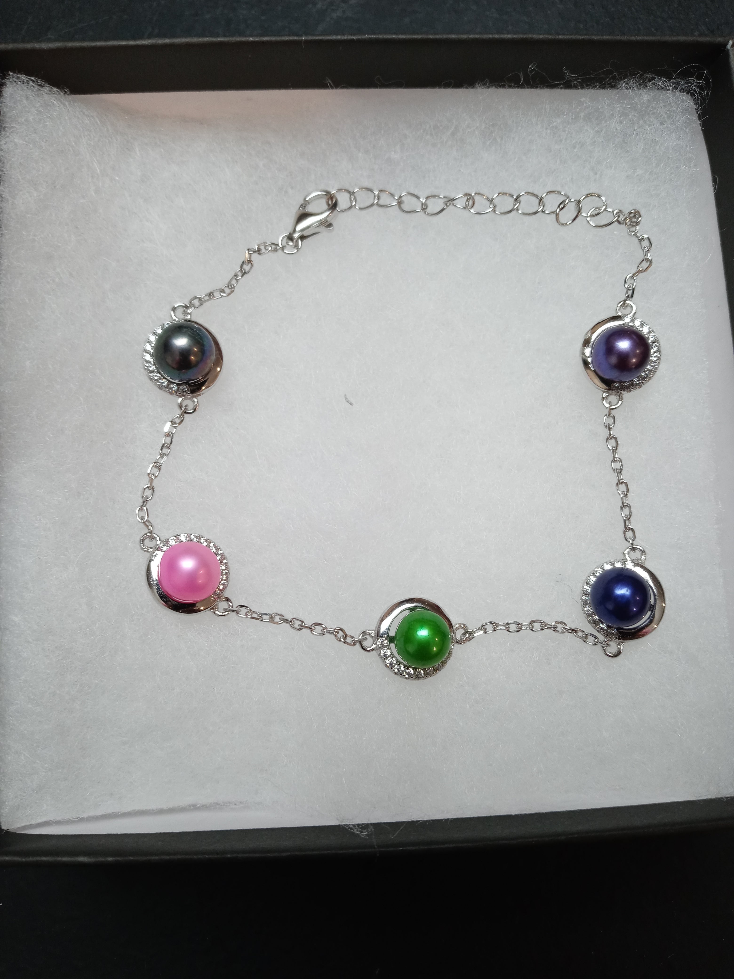 5 pearl circle bracelet