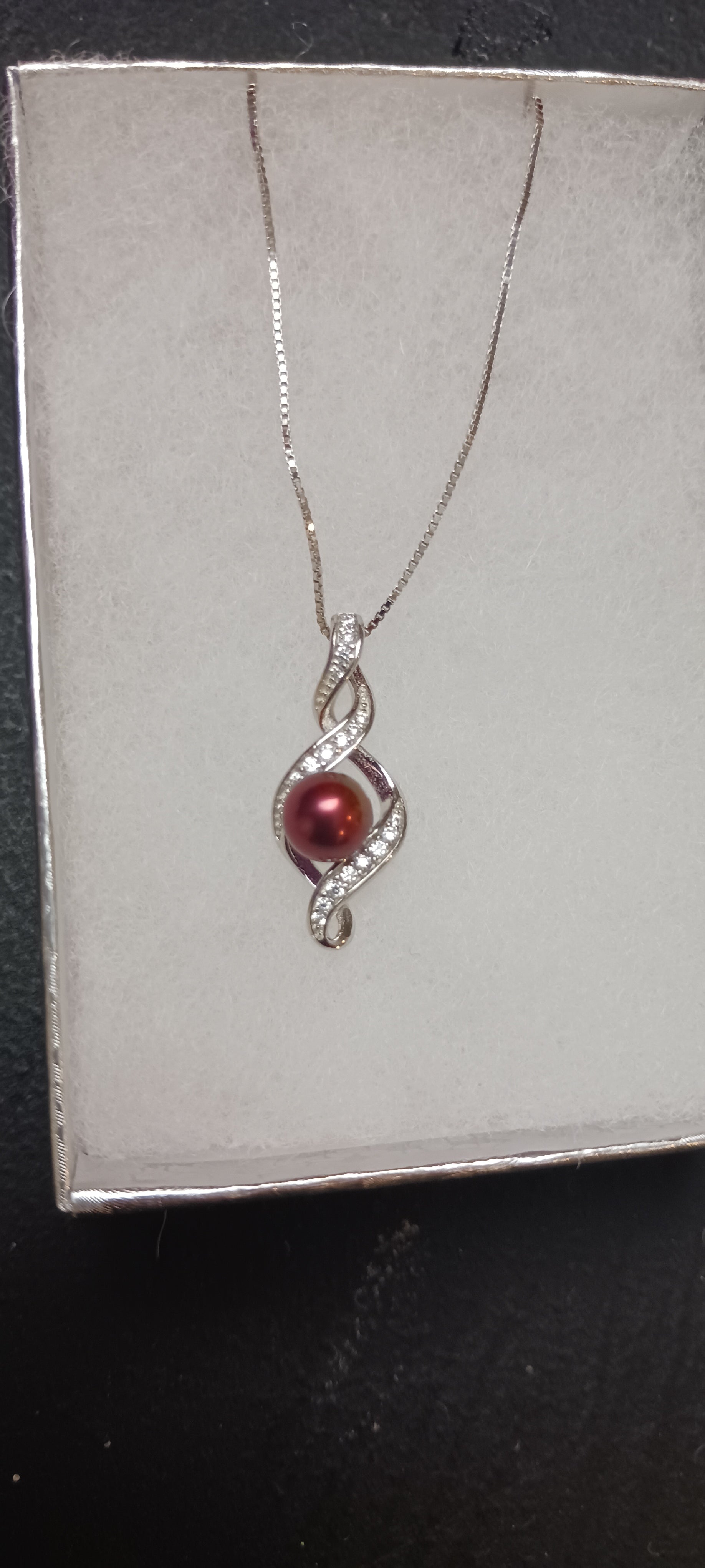 Divine swirl necklace