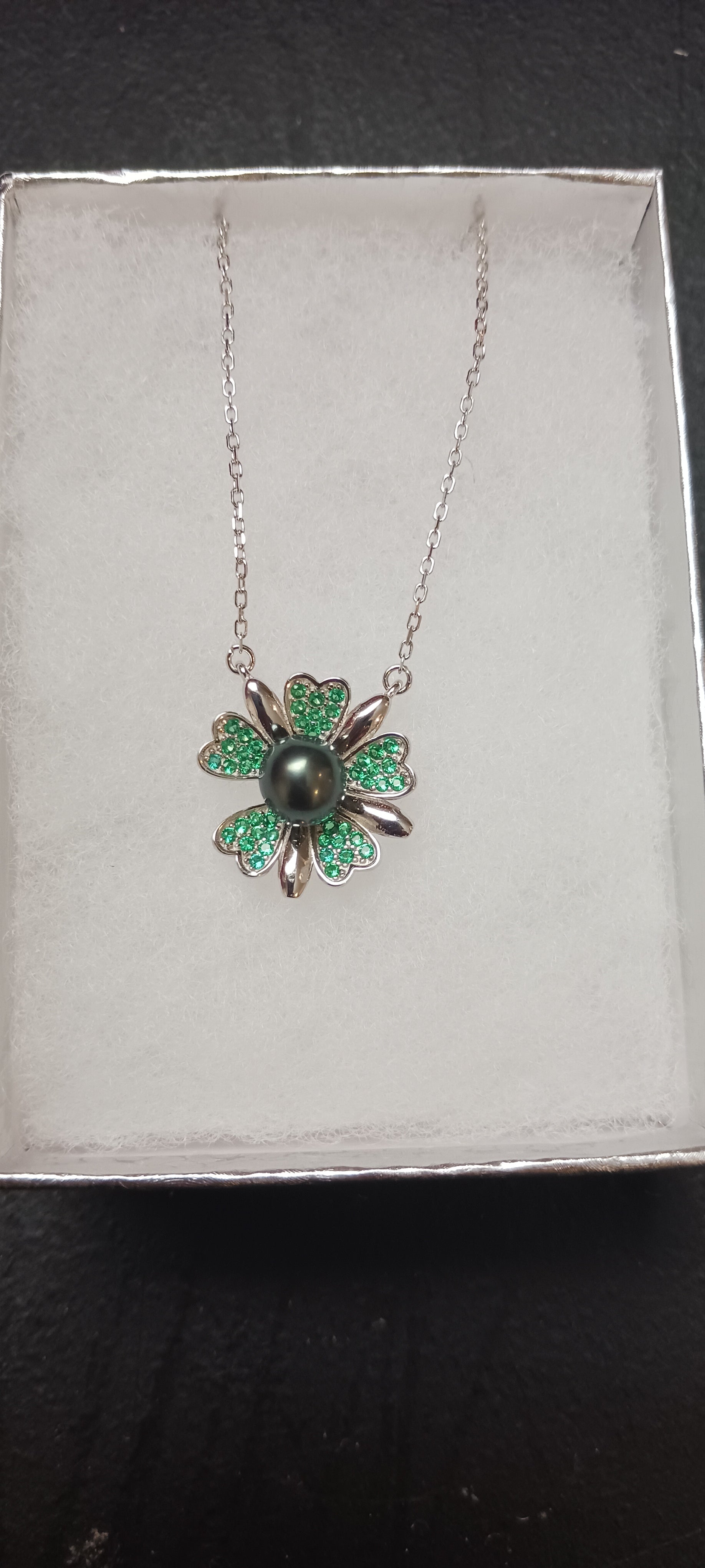 Dazzling clover